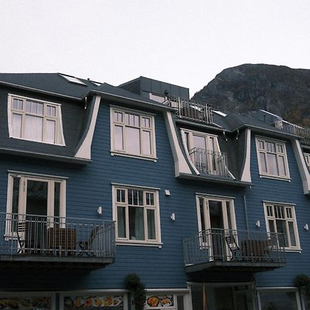 אודה Blue House Dormitory מראה חיצוני תמונה
